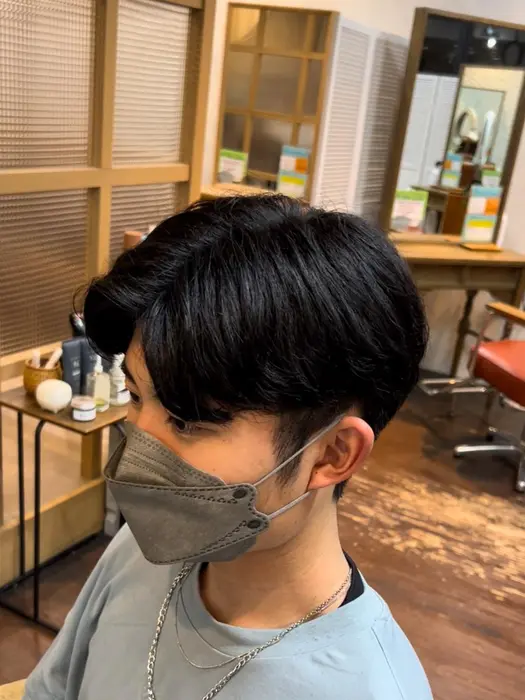 癖を活かした パーマ風センター分け 大人っぽくて韓国男子必見 Trois所属 かけひ あこのヘアカタログ ミニモ