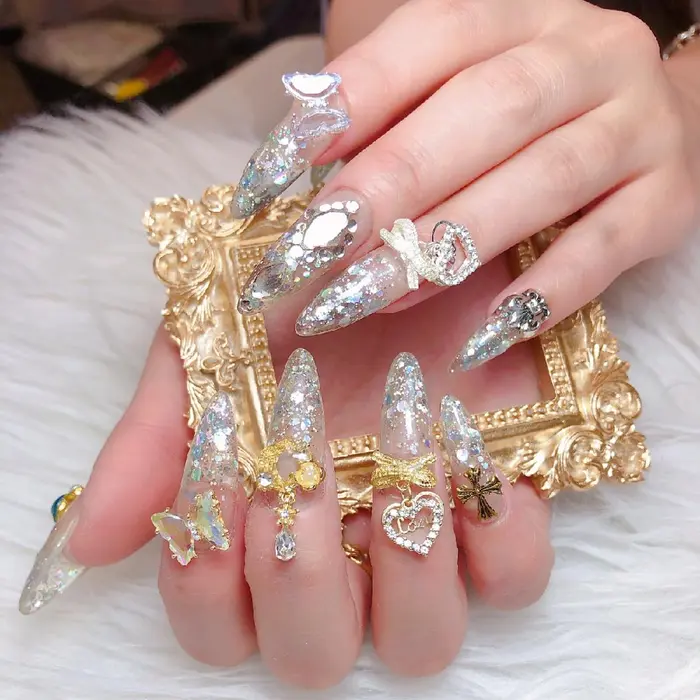 大きいストーン追加料金になります Nailprincess所属 Nail Princessのネイルデザイン ミニモ