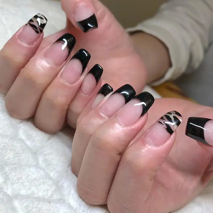 黒フレンチxゼブラ柄です Lala Peach所属 Lala Peach Shokoのネイルデザイン ミニモ