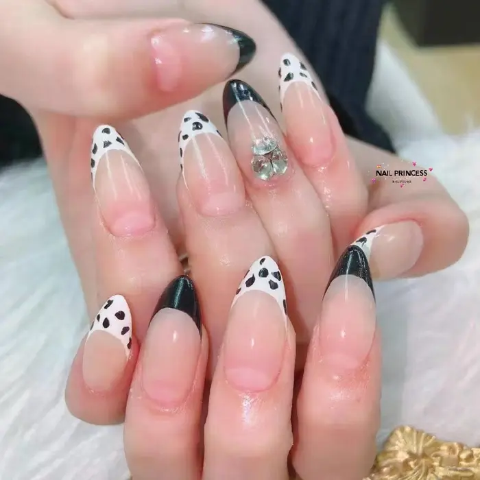 ジェルネイル 上品ネイル 新宿ネイルサロン 西新宿ネイル 新大久保ネイル 豪華デザイン シンプル Nailprincess所属 Nail Princessのネイルデザイン ミニモ