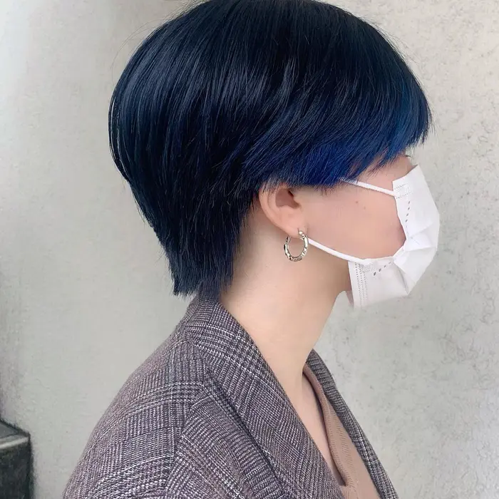 ハンサムショート ブルーブラックと青のインナーカラー ブリーチやダブルカラーをされる場合は プ Happiness Feel所属 村田 茜のヘア カタログ ミニモ