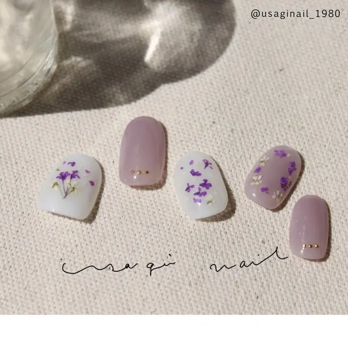 押し花ネイル 押花ネイル パープルネイル オフィスネイル ボタニカル フラワーネイル Usagi Nail所属 Usagi Nailのネイル デザイン ミニモ
