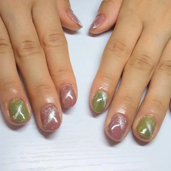 マグネットネイル 多色使いがお洒落 ティーズネイル所属 T S Nail ティーズネイルのネイルデザイン ミニモ
