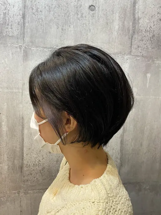 人気の丸みショート 地毛風に暗めに染めていますが耳掛けすると現れるのは耳周りのインナーカラー イン Amule Hair所属 渡部 祐己のヘアカタログ ミニモ