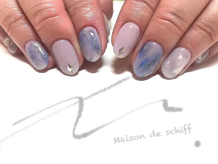キラキラ Design くすみカラー ぼかしニュアンスアート オーロラミラーぷっくりアート Maison De Schiff 所属 ネイリスト Manahaのネイルデザイン ミニモ