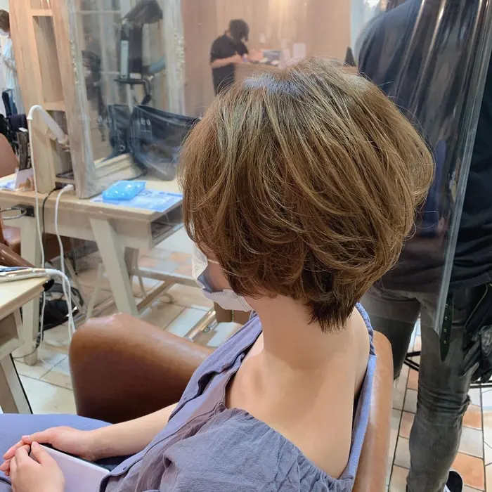丸みショート アイロンスタイリングでふんわりパーマ風に ワンカールのみで決まります スタイ Amie By Afloat所属 森 早希絵のヘアカタログ ミニモ