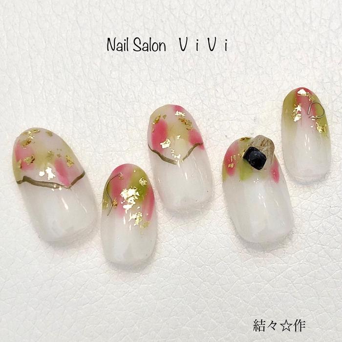 ピンクと黄緑のシンプル個性派ネイル ネイルサロンvivi所属 ネイルサロン viviのネイルデザイン ミニモ ピンクと黄緑のシンプル個性派ネイル ネイルサロンvivi所属 ネイルサロン viviのネイルデザイン ミニモ