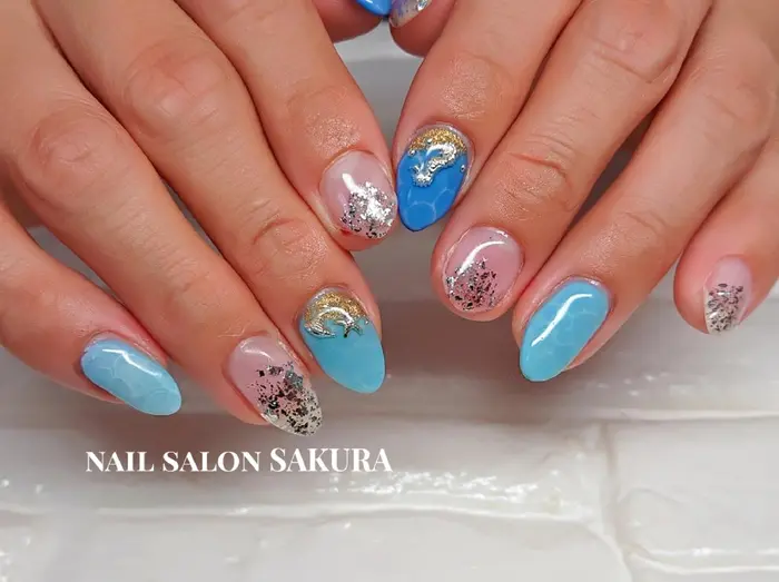 ご紹介でのお越しでした ありがとうございます 夏らしく海っぽいデザインでサンプルよりお選びい Nail Salon Sakura所属 金谷 司織のネイル デザイン ミニモ