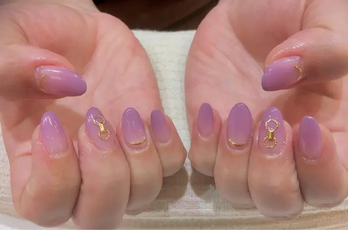 紫グラデーションネイル Bochi Bochi所属 Nail Salon Bochibochiのネイルデザイン ミニモ