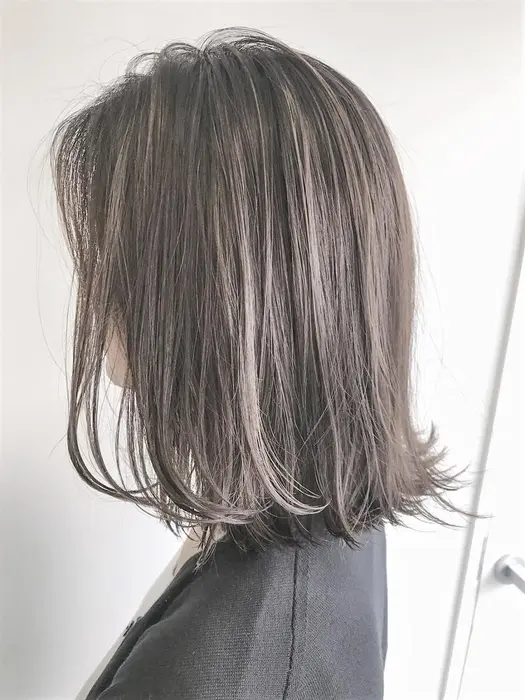 冬も人気のバレイヤージュ 赤みを消して透明感のあるash Beige ブリーチベースで出 Soco所属 杉本 佳奈のヘア カタログ ミニモ