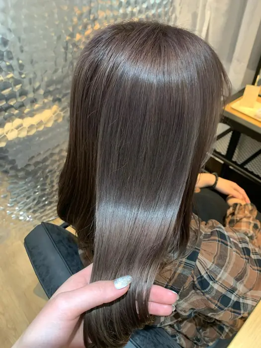 ラベンダーグレージュ Maisie所属 Mao ベージュ グレージュのヘアカタログ ミニモ
