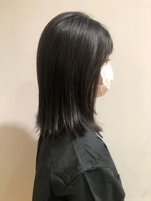 外ハネ ミディアム 外ハネミディアム 外ハネミディ 暗髪カラー 暗髪ヘア ミディアムヘア カット Jeno所属 ミニボブ パーマ ショート 小松磨穂のヘアカタログ ミニモ