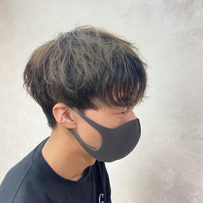 メンズグラデーションカラー 毛先に少しブリーチが残ってたので根元を外してけさきがグレージュになる Casica所属 Casica 藤田 和樹のヘアカタログ ミニモ