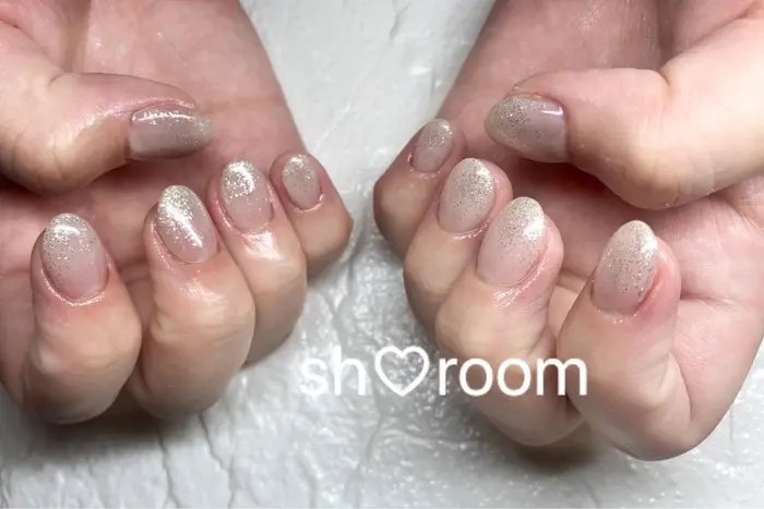 ワンカラー ラメグラ キラキラネイル ホワイトネイル 河内長野ネイルサロン 河内長野 Nail Salon Saki所属 Sh Roomの ネイルデザイン ミニモ
