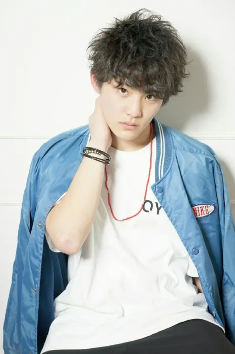 束感が出やすいようにカットをし 内巻き 外巻きをmixで巻いた無造作パーマスタイル Go Today Shairesalon所属 10月 武田駿 縮毛矯正ダウンパーマのヘアカタログ ミニモ