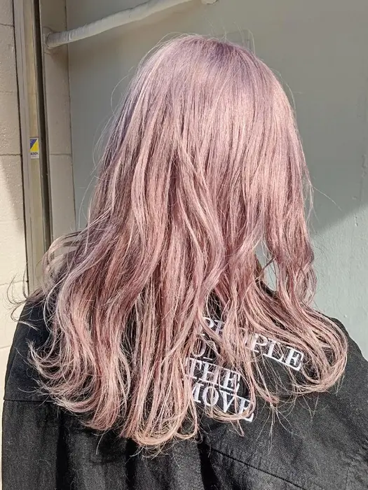 ハイトーンラベンダーカラー ハイトーンのパープル系カラーは色落ちがグレーやシルバーっぽくなります Ash自由が丘店所属 福本 章人のヘアカタログ ミニモ