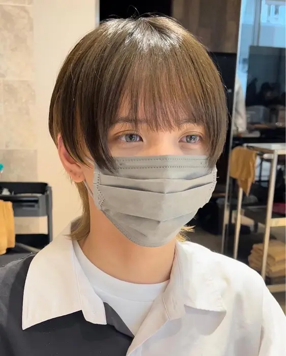 髪質改善 インナーカラー ウルフ ウルフカット レイヤーカット 小顔 ミディアム ミディアムウルフ Afloat Ginza所属 ウルフカット 藤田圭介のヘアカタログ ミニモ