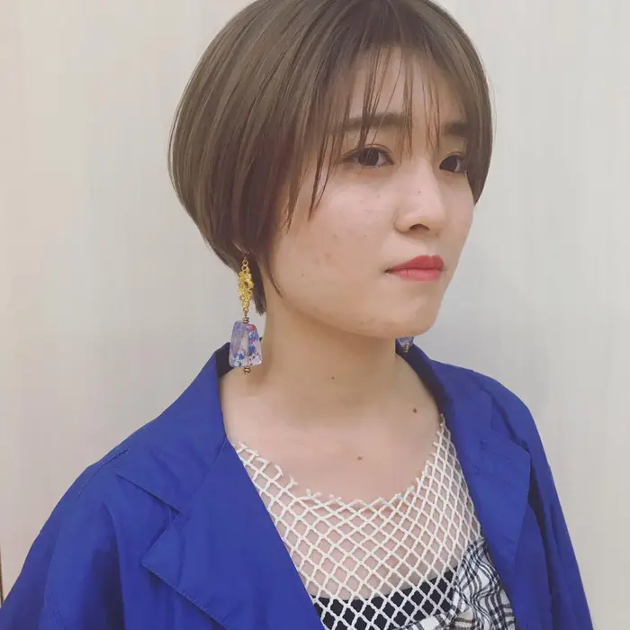 肩下まであった髪からバッサリ 全頭ブリーチして柔らかベージュをon イメチェン 似合わせます Paaq所属 筒井 まりなのヘアカタログ ミニモ