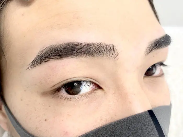 メンズアイブロウ かっこよさは眉毛で決まる 男性こそ眉毛が重要です なりたい印象に合わせて仕上げて Elf所属 エルフ Elf のマツエクデザイン ミニモ