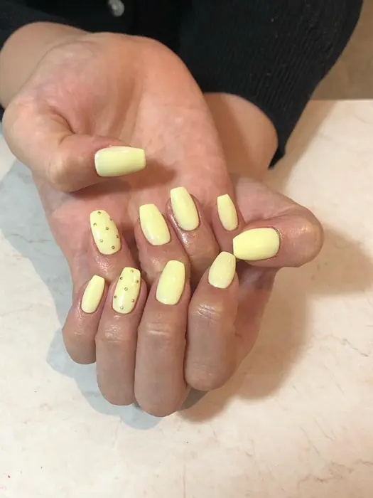 春ネイル イエローネイル 2本アート ヒヨコカラー Prima Lianail 所属 加藤 直子のネイル デザイン ミニモ