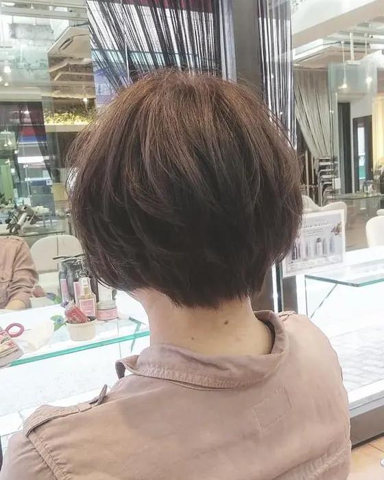 ショートボブ ワンカールパーマ アッシュブラウン Blumecosta所属 稲葉 雄基のヘアカタログ ミニモ