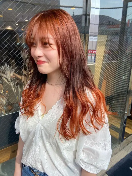 毛先のブリーチのみで オレンジグラデーションカラー 夏に向けてハイトーンにしましょう Bococa所属 アイホシ シュリのヘアカタログ ミニモ