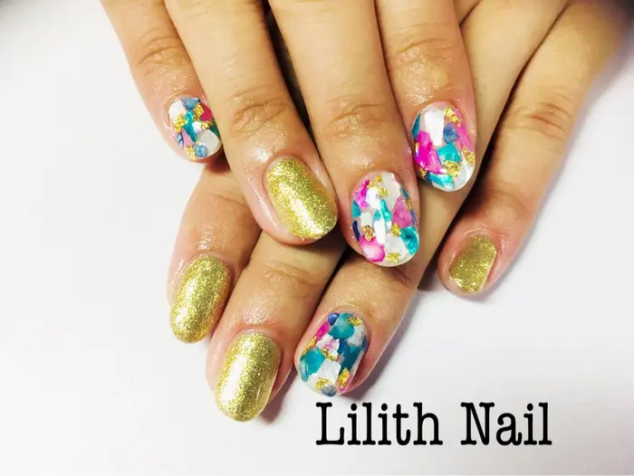 シェル敷き詰めネイル Mcnails所属 Lilith By Mcnailsのネイルデザイン ミニモ