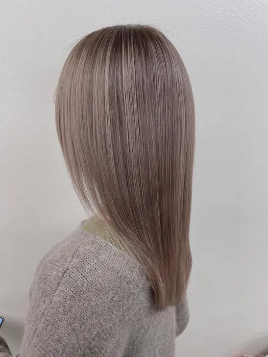 ヘアカラー ブリーチなし ブリーチなしミルクティー ブリーチなしグレージュ グレージュカラ Minimo人気サロンカラー満足度no 1髪質改善トリートメントtheater池袋店 She 所属 透明感カラー 大得意海斗のヘアカタログ ミニモ