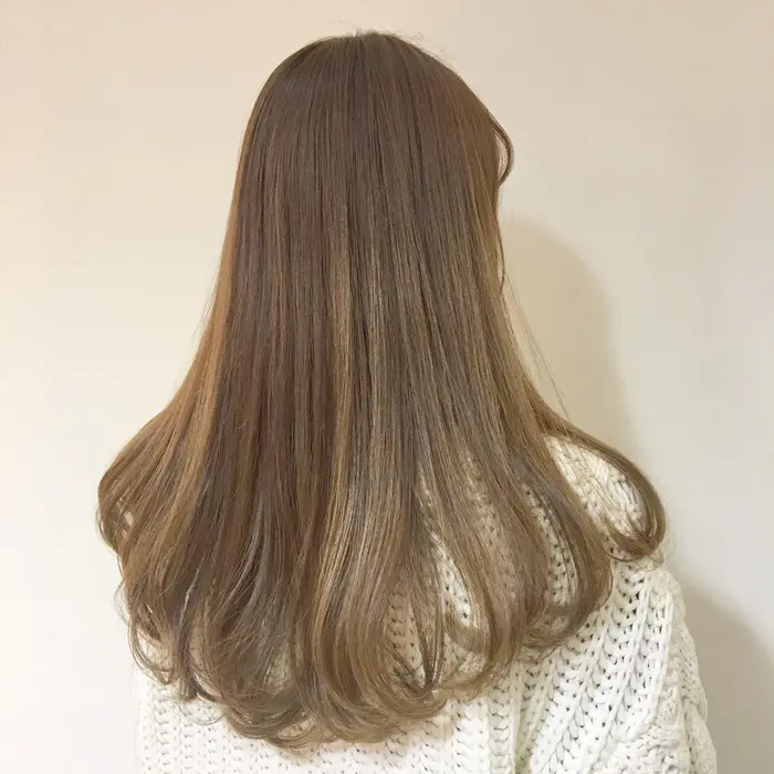 毛先の5センチほど整えて重くならないように 毛先と全体的な量をすきました 巻きやすくストレートのま The Coast By Neolive所属 潤艶モテ髪カラー Chitoseのヘアカタログ ミニモ