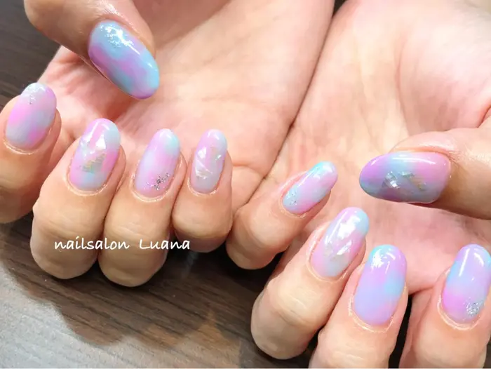 ふんわりタイダイネイル カラーの組み合わせがとても可愛い Nail Salon Luana所属 高柳 美香のネイル デザイン ミニモ