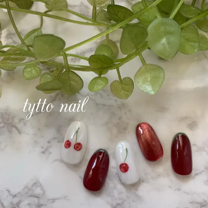チェリーネイル さくらんぼネイル フルーツネイル マグネットネイル フレンチネイル スキニー Tytto Nail所属 Tytto Nail 中山絵里のネイルデザイン ミニモ
