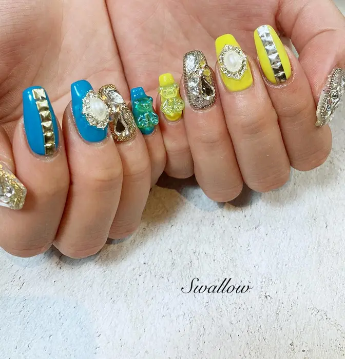派手派手nail くまちゃんも2頭旅立ちましたっ こちらは ワンカラー料金 アート パーツ By Color Eye Nail所属 Yu Kaのネイル デザイン ミニモ 派手派手nail くまちゃんも2頭旅立ちましたっ こちらは ワンカラー料金 アート パーツ By Color Eye Nail所属 Yu Kaのネイル デザイン ミニモ