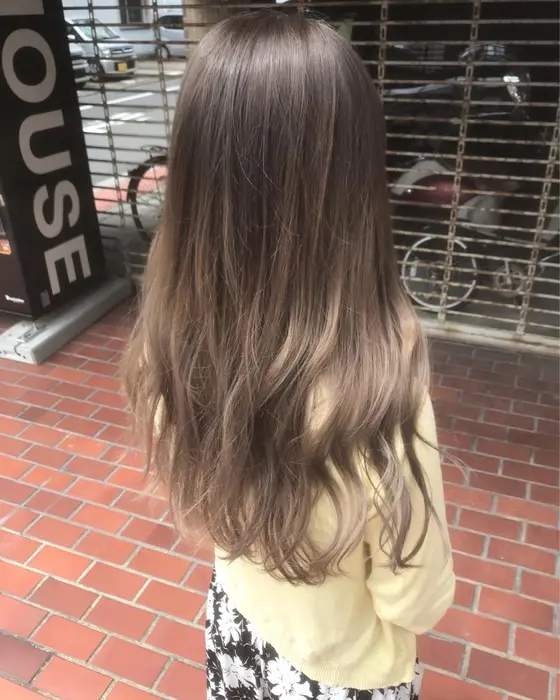 セピアベージュのグラデーションカラー 一人一人に合う配色を提案させていただきます 夏も折り返し地 House所属 永井 健太郎のヘアカタログ ミニモ
