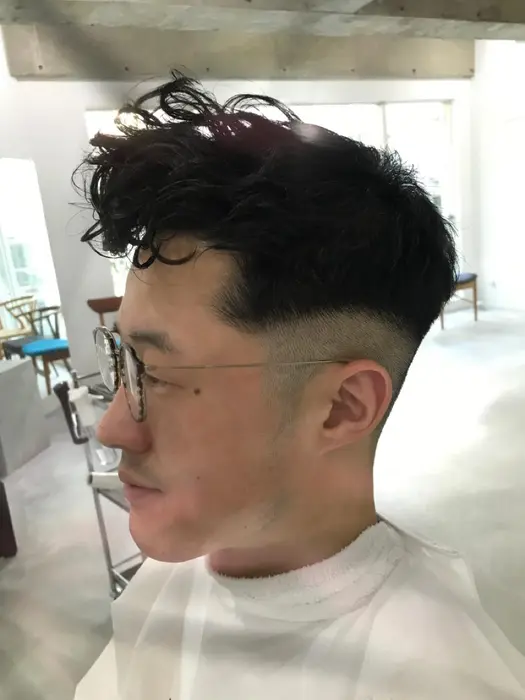 刈り上げとパーマを使ったセミリーゼントスタイル L所属 Kume Sのヘアカタログ ミニモ