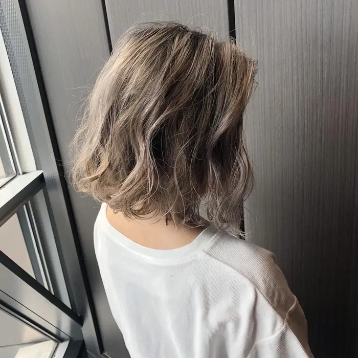 お洒落ホワイト系ブロンド Trico心斎橋店所属 渡邊 直輝のヘアカタログ ミニモ