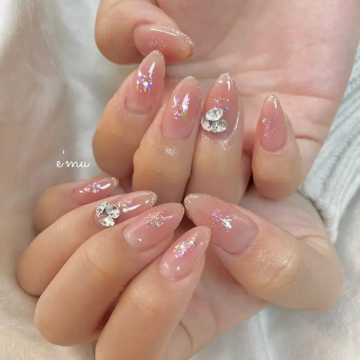 ビジューネイル 春ネイル チークネイル ピンクネイル キラキラネイル Private Nail Salon E Mu所属 Nail Salon E Muのネイルデザイン ミニモ