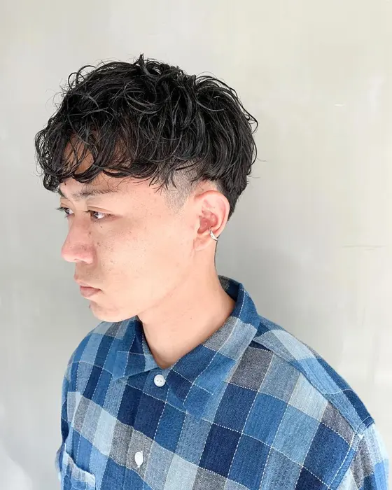 ツーブロックの黒髪パーマスタイル Taowest所属 Taoメンズヘアー 国実潤のヘアカタログ ミニモ