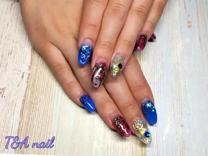 ギラギラ夏ネイル お爪は夏先取りぃ スカルプでギラギラの夏 埼玉県和光市の スカルプとジ T A Nail所属 T A Nailのネイル デザイン ミニモ