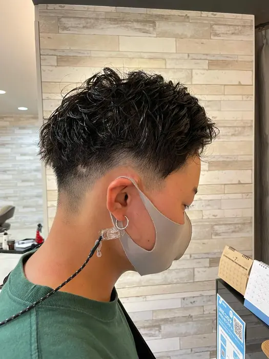 刈り上げはグラデーションになっていて 後頭部に丸みが出るようにカットさせていただいてます 束感が出 Id By Kenje所属 メンズパーマ 小田脩斗のヘアカタログ ミニモ