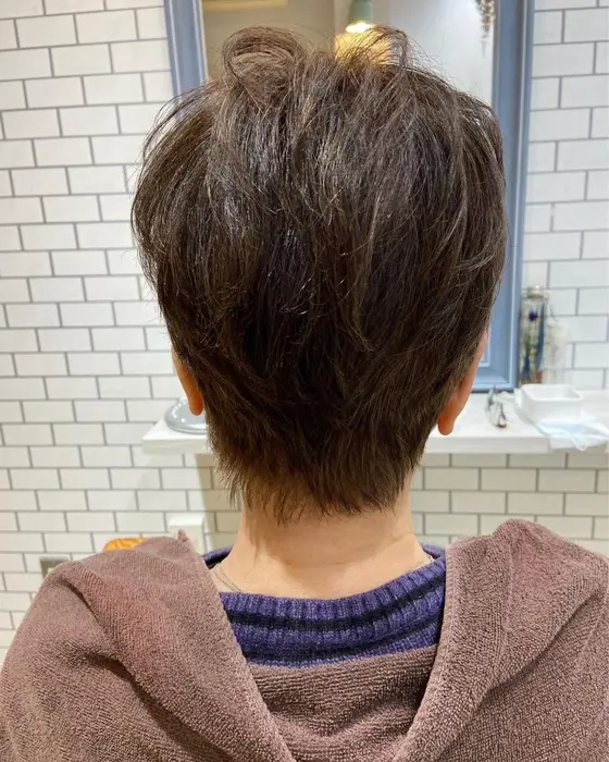 襟足がポイント かっこいいふんわりショートスタイルです グレイカラーを活かして明るいカラーを目指し Nae Hair Salon ナエヘアサロン所属 奥田 ちあきのヘアカタログ ミニモ