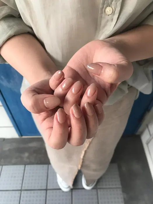 大人っぽい ナチュラルカラーネイル フィルインというベースを1層残して アセトンを使わずに Nail S Chaton所属 ネイルズシャトン Jrネイリスト福永のネイルデザイン ミニモ