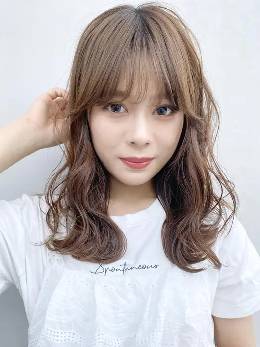 ウェーブスパイラル 7912 32mmコテで全体をウェーブにしランダムにスパイラルまきをしたスタイル Album Ginza所属 Album 銀座店のヘアカタログ ミニモ