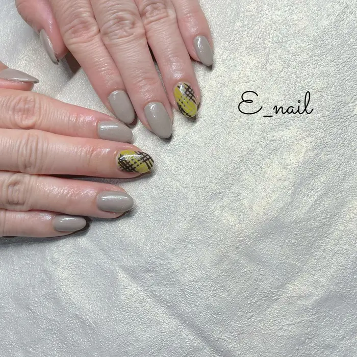 バレンタインネイル カラーを変えてバナナとチョコみたい E Nail所属 E Nailのネイルデザイン ミニモ