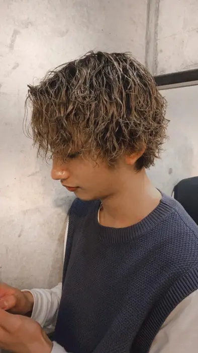 ブリーチ パーマで エモい雰囲気でるパーマです ブリーチでのダメージレベルのコンディションや Lego Hair所属 Ren Styleご覧あれのヘアカタログ ミニモ