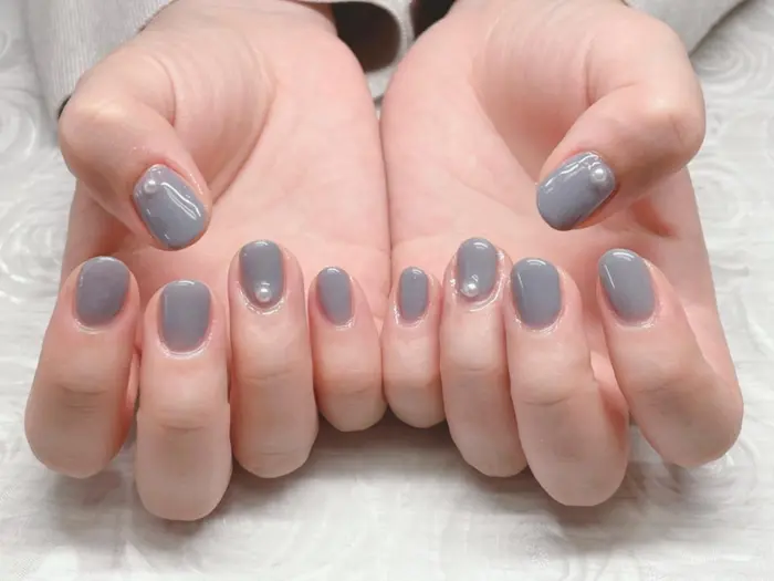 シンプルデザイン 冬ネイル くすみブルー プライベートサロン Nail Kana所属 芦辺 香奈のネイルデザイン ミニモ