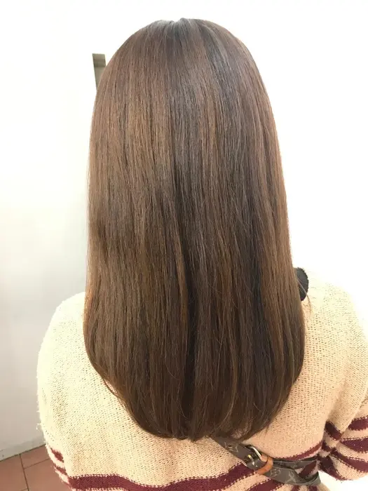 パサつきや乾燥で広がった髪に Aujuaのシャンプー トリートメントでしっとり感と落ち着きを ぜ エムスラッシュsol センター南所属 佐藤 葉月のヘアカタログ ミニモ