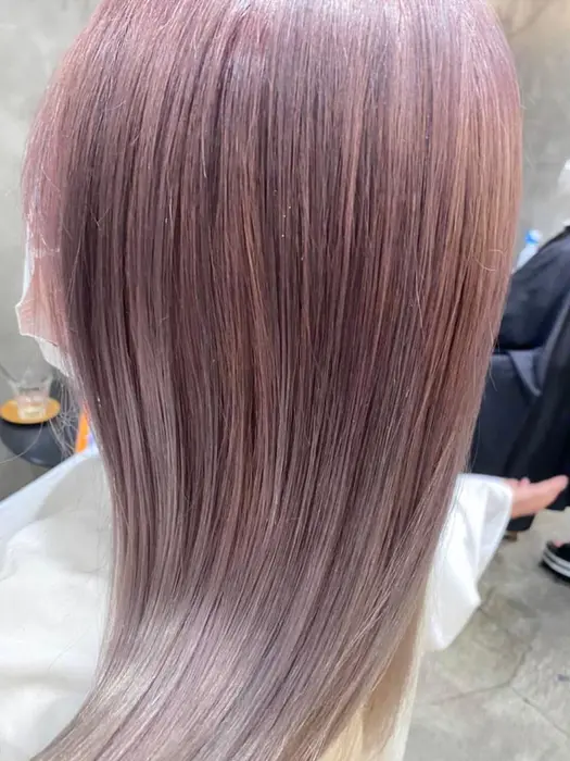 ブリーチ必須 ピンクからシルバーピンクのグラデーションカラー Green表参道所属 Iwasaki Hanaeのヘアカタログ ミニモ