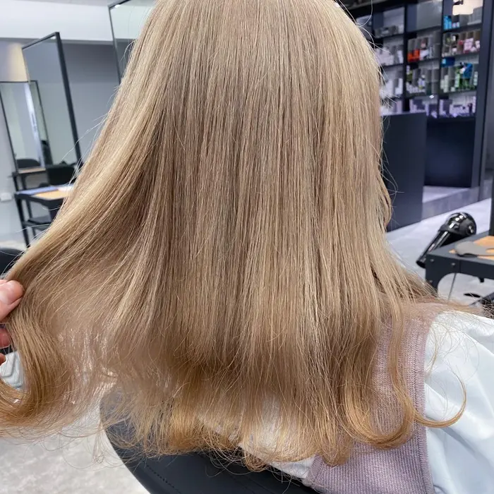 クリーミーブロンド Lindo Tokyo所属 ペールトーン 上村聖陽のヘアカタログ ミニモ