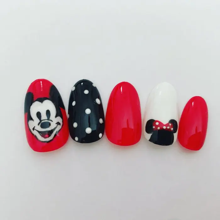 Disney Mickey Nails ミッキー風ネイル Go Disney 晴れニ プライベートネイルサロン Kanakanail所属 ネイリスト カナカのネイルデザイン ミニモ