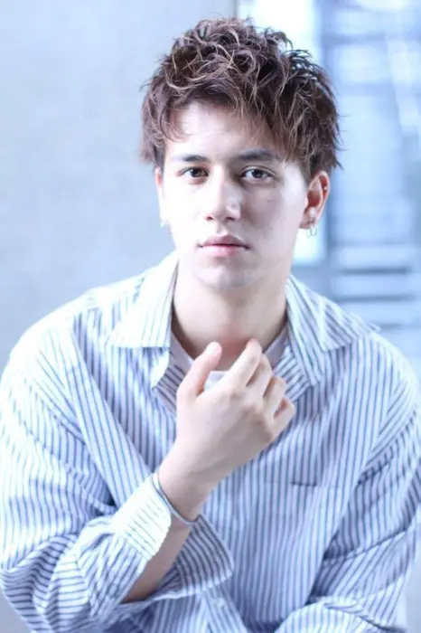 束感アップバング 女子ウケ間違いなし モテたいならこのスタイルアップバングは顔もしっかり Galante所属 メンズ特化 ムネカタ アキトのヘアカタログ ミニモ